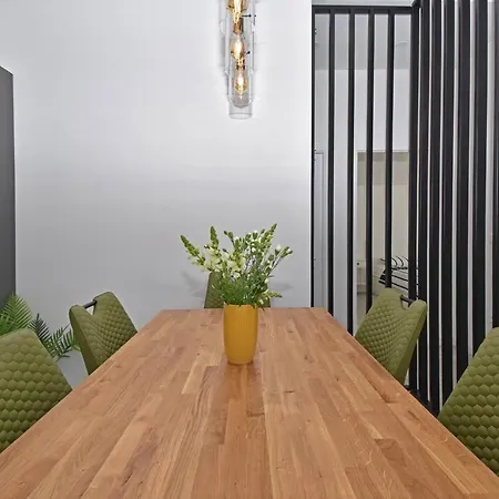 Apartment Apartman Andelko 6+2 Tucepi