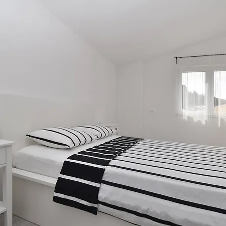 Apartman Andelko 6+2 Tucepi