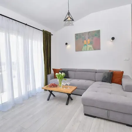 Apartman Andelko 6+2 Tučepi
